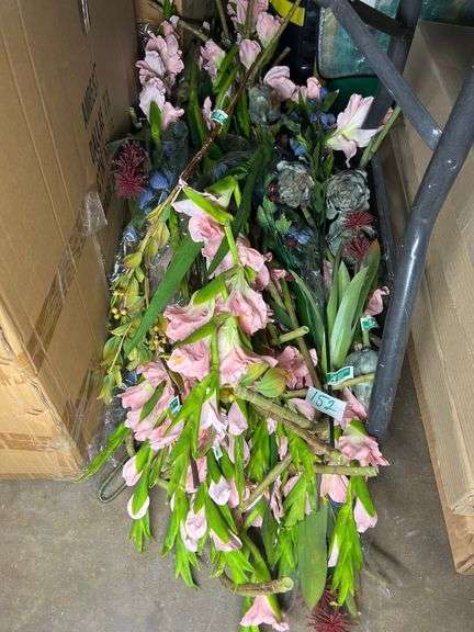 VARIETY OF AMERICAN BEST ARTIFICIAL SILK FLOWERS ALL NEW APROX 3 DOZEN+ IN LOT