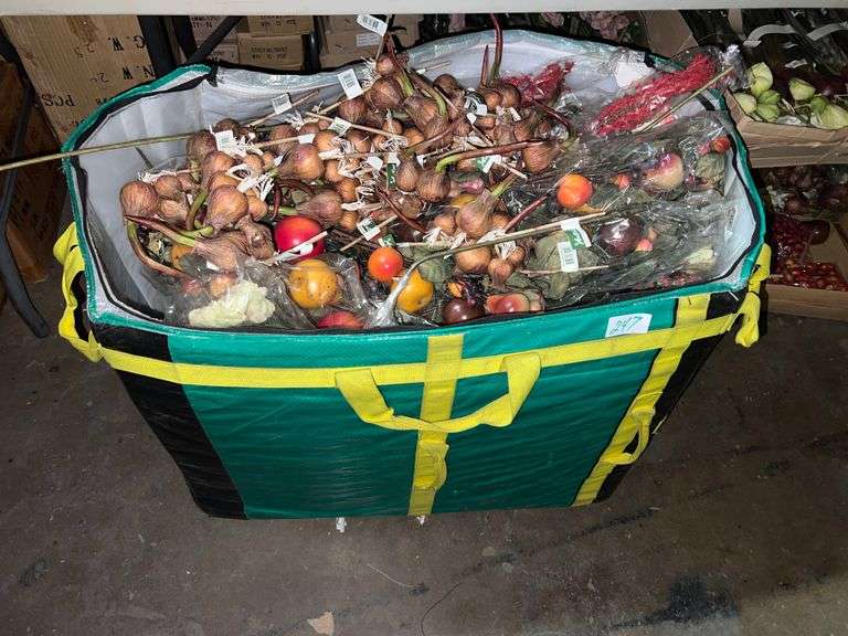 2'SQUARE SHIPPING CONTAINER FULL OF AMERICAN BEST ARTIFICIAL VEGGIES ALL NEW IN CASE.. APROX 200 IN CASE