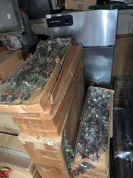 AMERICAN BEST ARTIFICIAL SILK BERRY STEMS INCLUDING 5510382 & 5510172, ALL NEW IN CASE.. SOLD PER CASE OF 144