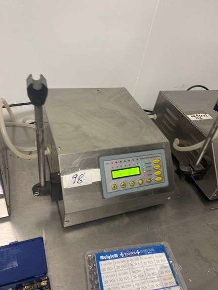 GFK-160 numerical control liquid filling machine, two operation modes: automatic or foot-pedal controlled, 2ml to 3500ml,