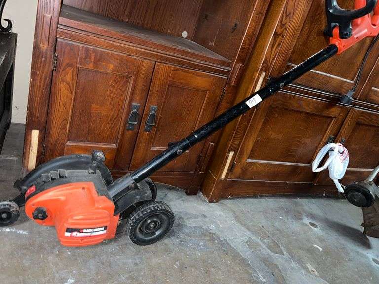 Black & Decker Edge Hog (LE750), an electric landscape edger and trencher.