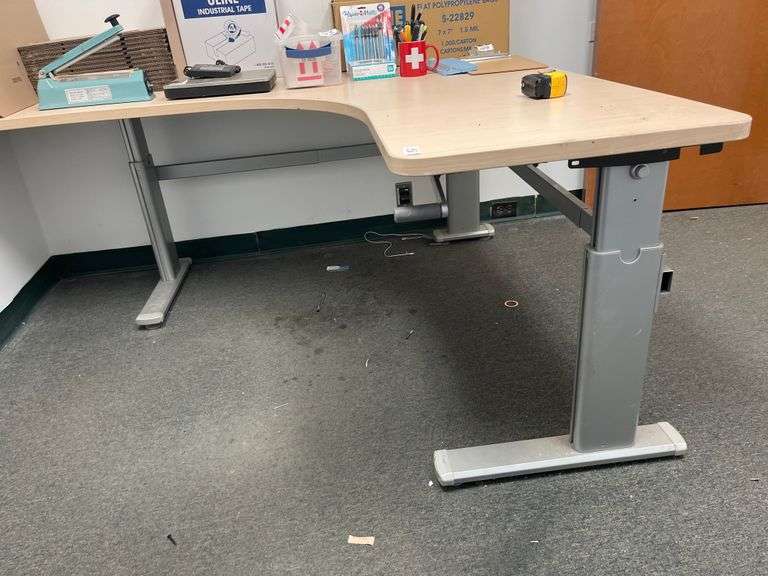 Height-adjustable sit-stand workstation corner desk 70"x 58"