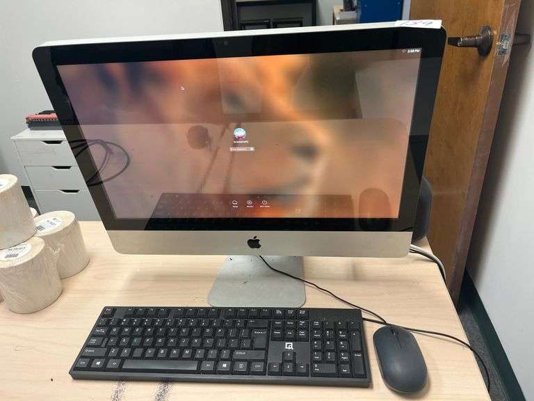 Apple iMac all-in-one desktop computer w/ accessories