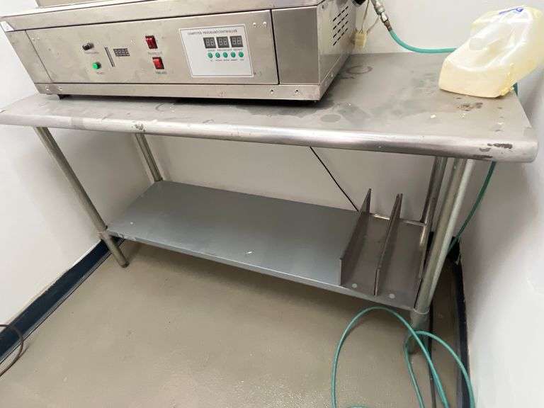 Commercial stainless steel worktable