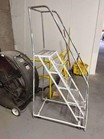Aluminum rolling 5- step ladder