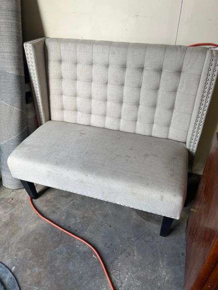 Tufted bench