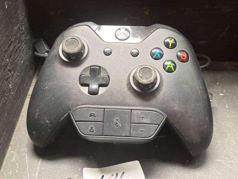 Microsoft Xbox Wireless Controller, used with Xbox One consoles.