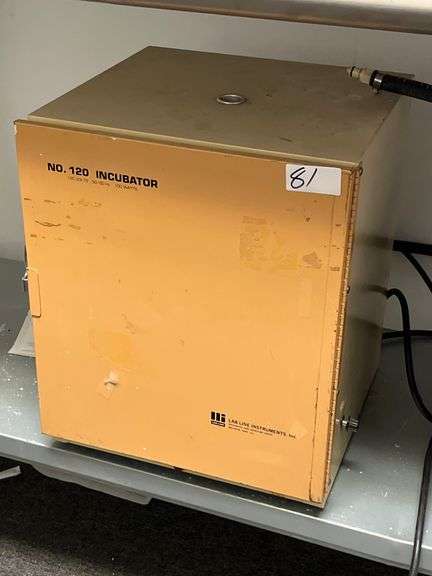 Lab-Line Instruments No. 120 Incubator, operates at 120 volts, 50/60 Hz, with a power consumption of 100 watts