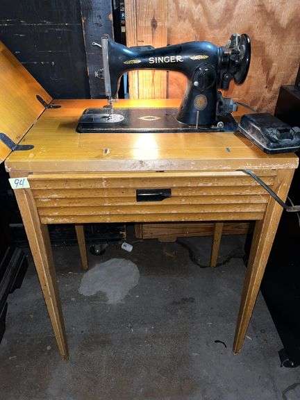 Vintage Singer Model 15-91 sewing machine