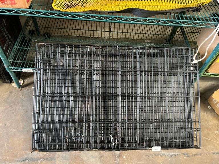 Foldable metal wire dog crate features a removable tray, designed for large breeds.