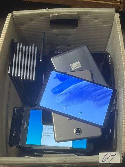 Assorted Samsung Galaxy tablets Tab E models ALL TESTED. SOME WORK, SOME CRACKED, SOME LOCKED
