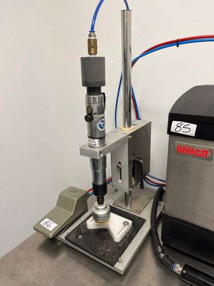 AccuCapper BT semi-automatic benchtop chuck capper, operates using pneumatic power, designed for low-production or laboratory environments and can handle most bottle types.