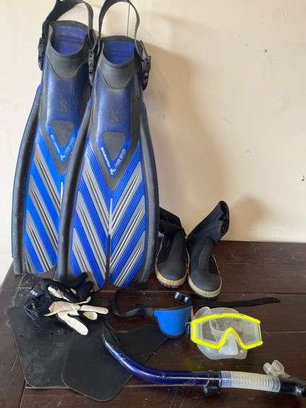 Scuba gear incld. fins, snorkel, mask, etc