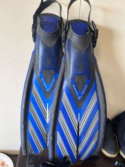 Scuba gear incld. fins, snorkel, mask, etc