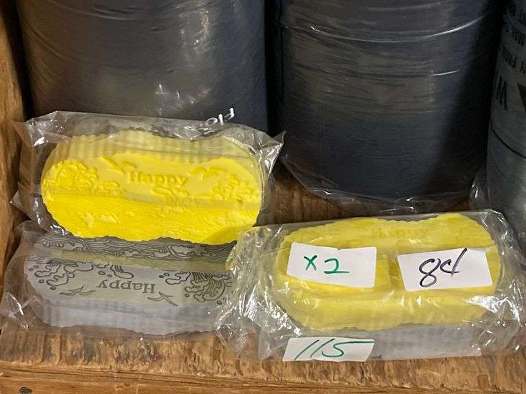 "Happy" branded bathing sponge