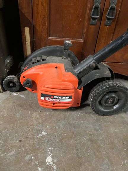 Black & Decker Edge Hog (LE750), an electric landscape edger and trencher.
