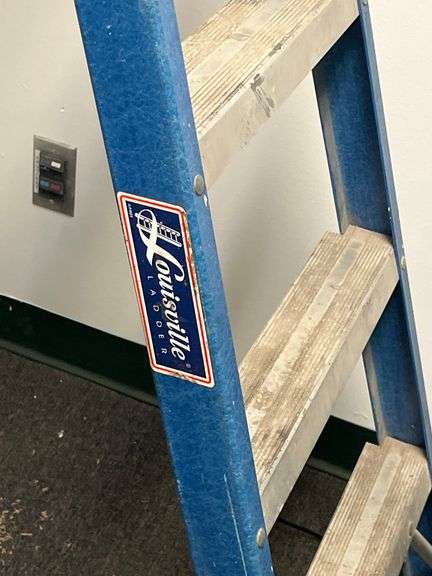 Louisville Ladder 6-foot fiberglass step ladder