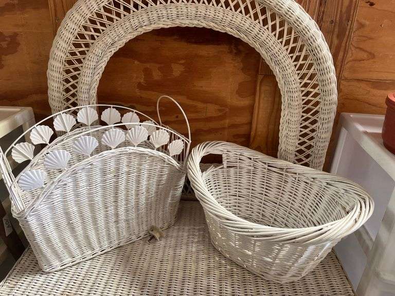 Vintage style Wicker furniture incld. Vanity, stool, and more