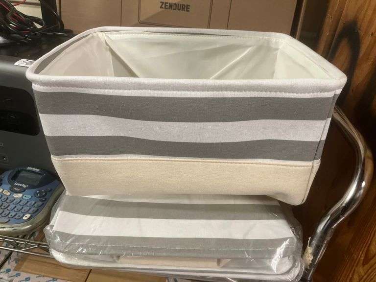Foldable fabric storage bin