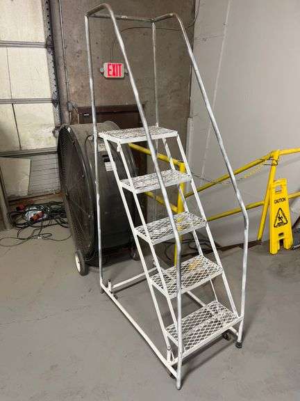 Aluminum rolling 5- step ladder