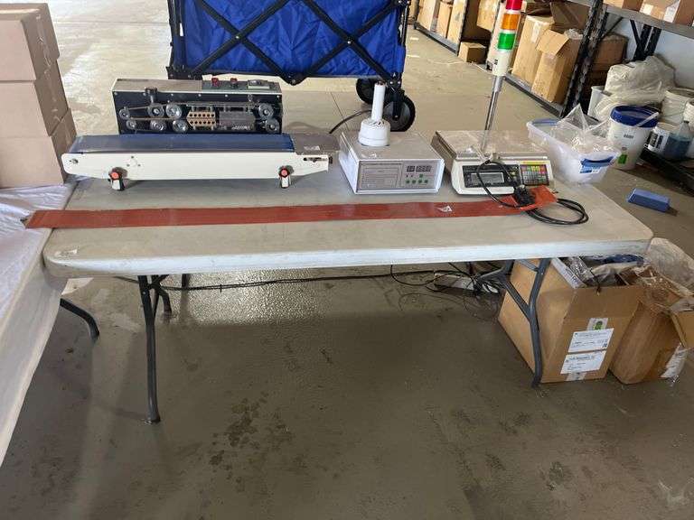 Lifetime commercial-grade folding utility table
