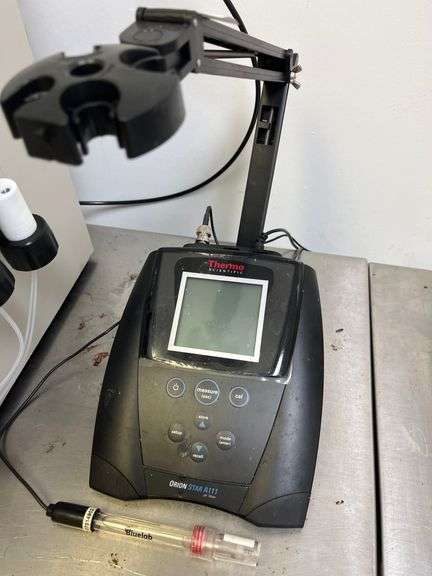 Thermo Scientific Orion Star A111 pH meter w/ monochrome LCD screen includes a attached electrode arm