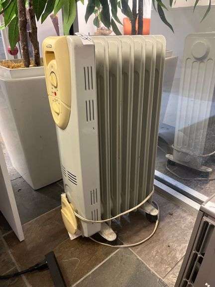 Pelonis 1500W Oil-Filled Electric Space Heater, good for rooms up to 250sqft