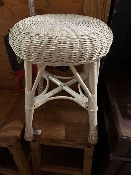 Vintage style Wicker furniture incld. End table, stool, and more