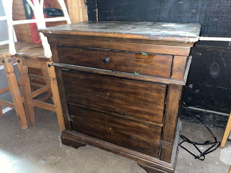 3-drawer solid nightstand.