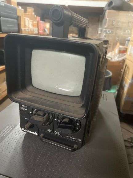 Vintage Panasonic TR-555 is a portable, solid-state black-and-white television Model: Panasonic TR-555