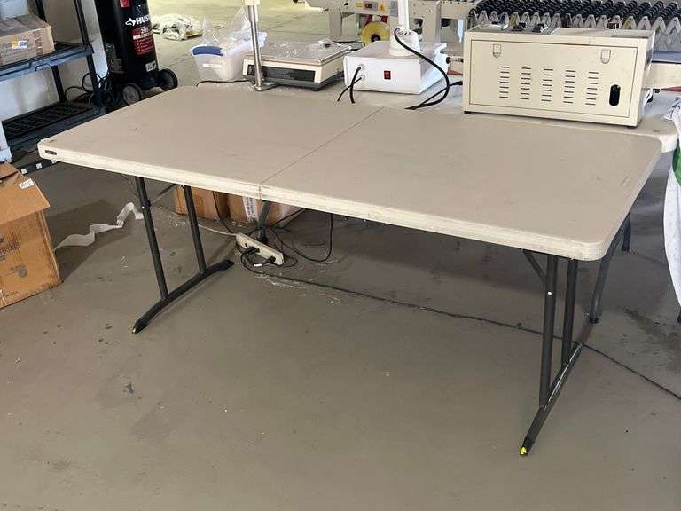 Lifetime commercial-grade folding utility table
