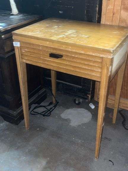 Vintage Singer Model 15-91 sewing machine