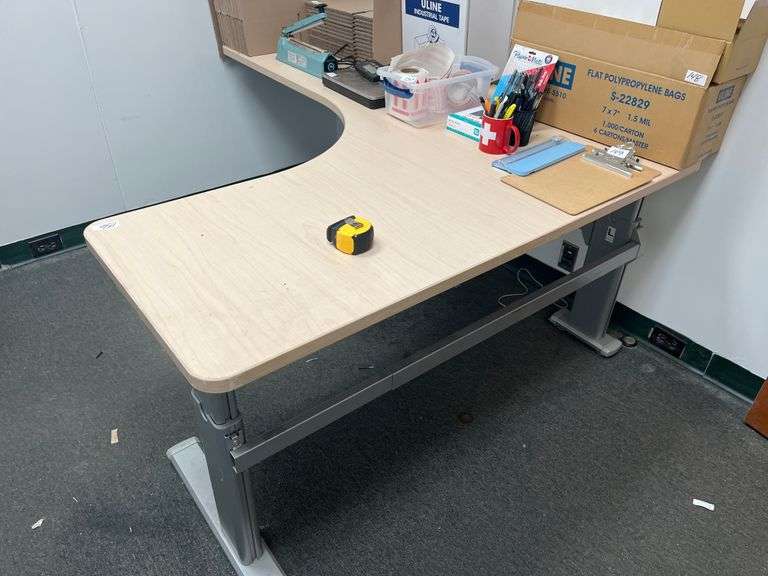 Height-adjustable sit-stand workstation corner desk 70"x 58"