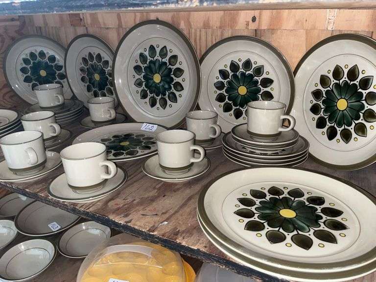 1970s stoneware dinnerware set in the "Montego" pattern