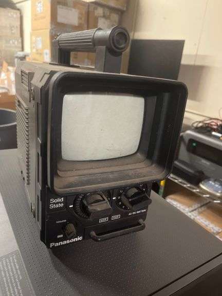 Vintage Panasonic TR-555 is a portable, solid-state black-and-white television Model: Panasonic TR-555