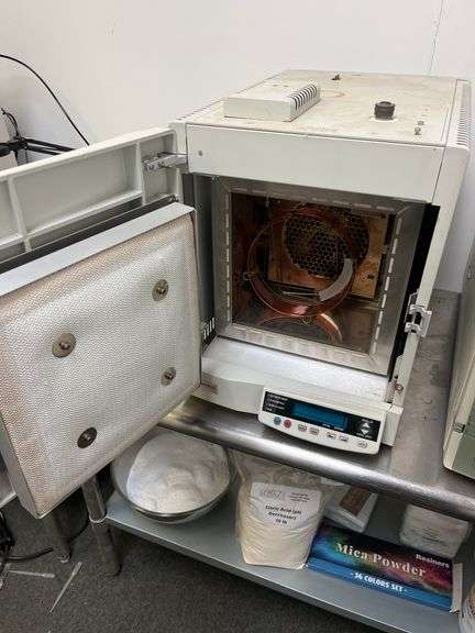 Thermo Scientific Focus GC gas chromatograph, features a front-opening oven and an intuitive digital display control panel,  compatible with various autosamplers and detector modules
