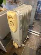 Pelonis 1500W Oil-Filled Electric Space Heater, good for rooms up to 250sqft