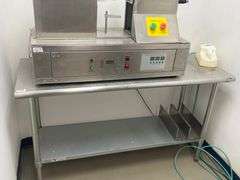 Commercial stainless steel worktable