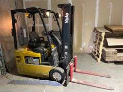 Yale electric forklift, 36-volt model featuring a 3-stage mast model ERP030THN36TE082