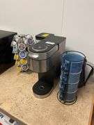 Keurig K-Supreme Plus Single Serve Coffee Maker incld. accessories.