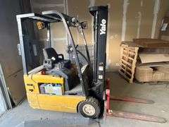 Yale electric forklift, 36-volt model featuring a 3-stage mast model ERP030THN36TE082