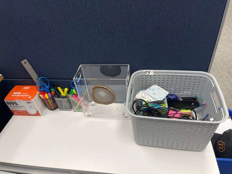 VARIETY OF OFFICE SUPPLIES