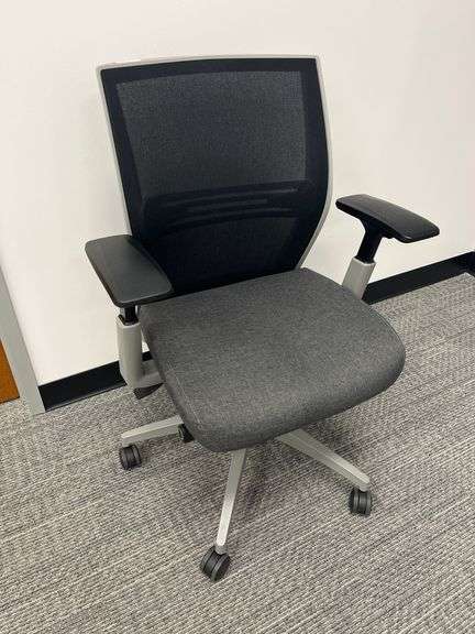 SIT ON IT SEATING AMPLIFY UPHOLSTERED ROLLING OFFICE CHAIR 3-2215-77435 ADJUSTABLE MESH BACK REST, HEIGHT, AND ARMRESTS