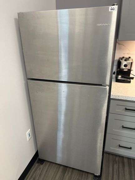 AMANA 18,2 CU FT TOP FREEZER REFRIGERATOR 63" X 33"