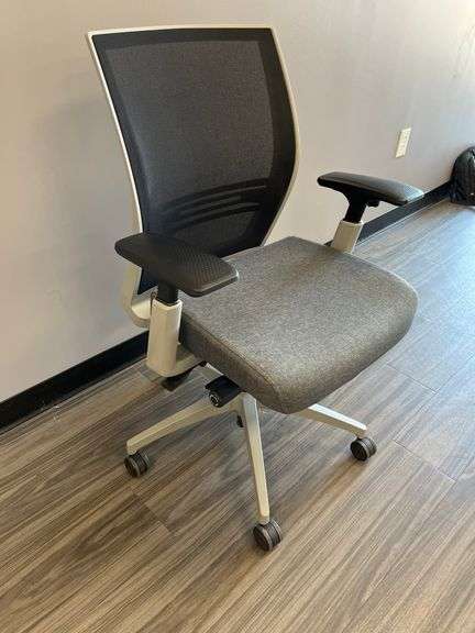 SIT ON IT SEATING AMPLIFY UPHOLSTERED ROLLING OFFICE CHAIR 3-2215-77435 ADJUSTABLE MESH BACK REST, HEIGHT, AND ARMRESTS
