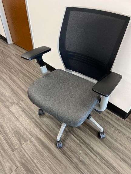 SIT ON IT SEATING AMPLIFY UPHOLSTERED ROLLING OFFICE CHAIR 3-2215-77435 ADJUSTABLE MESH BACK REST, HEIGHT, AND ARMRESTS
