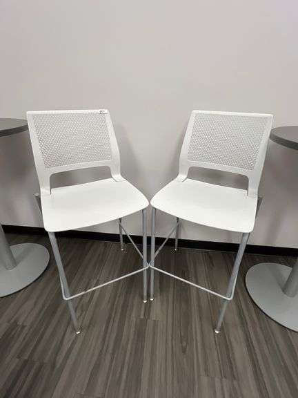 SET OF SITONIT SEATING LUMIN BREAKROOM CHAIRS 46"