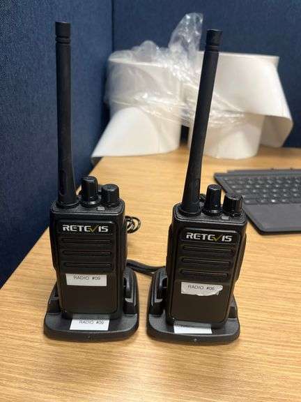 RETEVIS RT17 HANDHELD LONG RANGE PORTABLE FRS WALKIE TALKIES COMPLETE WITH CHARGING STATION & POWER SUPPLY
