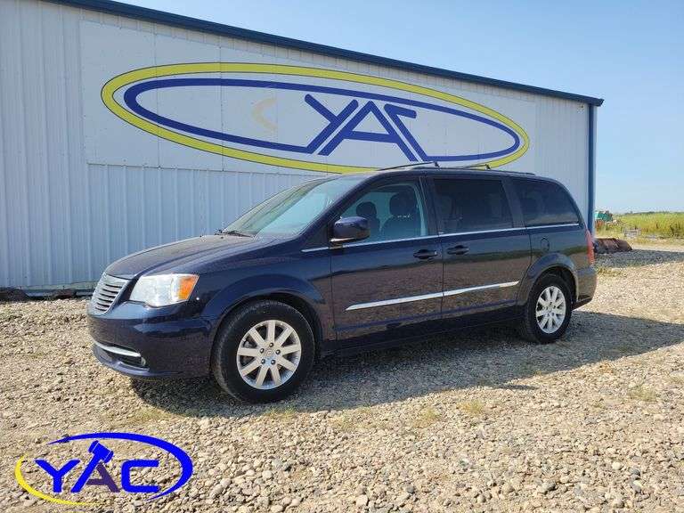2014 CHRYSLER Town and Country