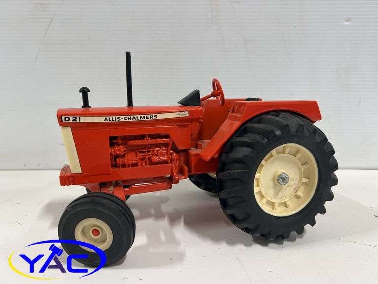 D21 Allis-Chalmers Tractor